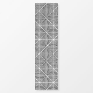 Tischläufer Striped Triangles schwarzweiß